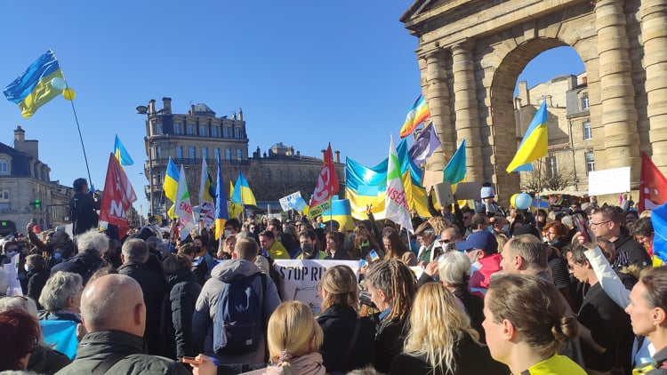 À Bordeaux, ils sont venus nombreux dire « non à la guerre en Ukraine »