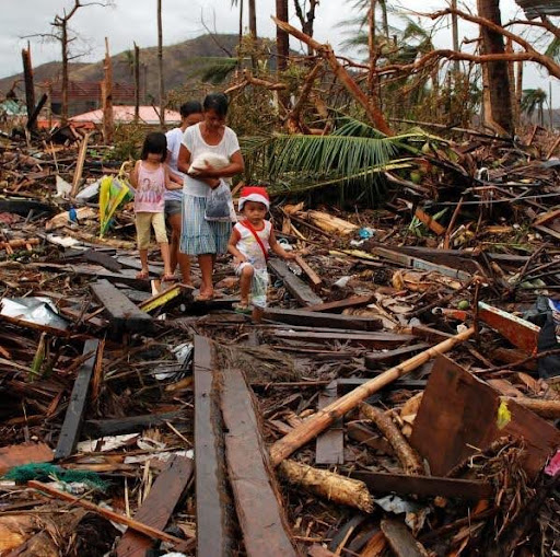 Entre ouragans, cyclones et super typhon, le climat s’emballe en cette fin de COP 30 agitée